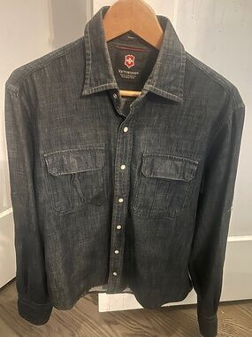 SWISS ARMY (Victorinox)- Worn once (to large) Excellent condition - Medium size